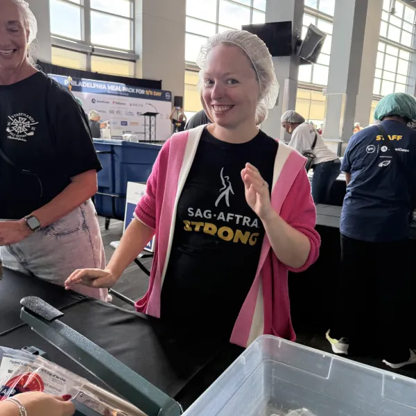 SAG-AFTRA member packing a meal